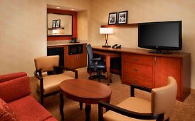 Courtyard Marriott Detroit Metro Airport 3*